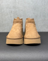 מגפון UGG