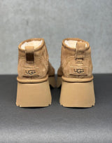 מגפון UGG