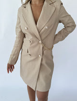 שמלת גקט מחוייטת