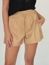 שורט דמוי עור