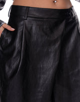 ברמודה דמוי עור