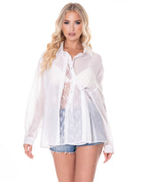 מכופתרת תחרה