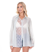 מכופתרת תחרה