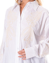 מכופתרת רקמה