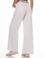 ג'ינס מתרחב עם חגורה