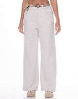 ג'ינס מתרחב עם חגורה