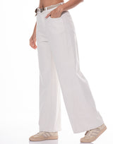 ג'ינס מתרחב עם חגורה