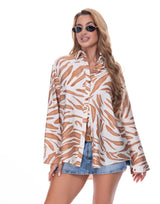 מכופתרת הדפס