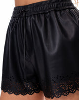 שורט עור פרח