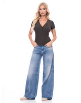 טישרט בייסיק כפתורים