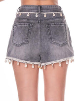 שורט ג'ינס צדפים