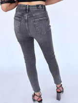 גינס ארוך שסעים