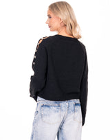 סריג פתחים בשרוול