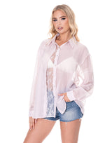 מכופתרת תחרה