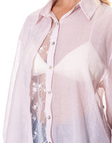 מכופתרת תחרה