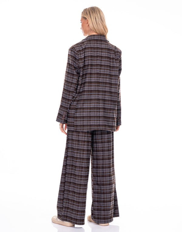 חליפה מחויטת שיבוץ