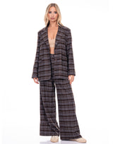 חליפה מחויטת שיבוץ