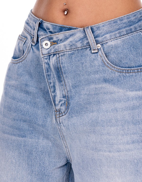 ג'ינס כפתור אלכסון